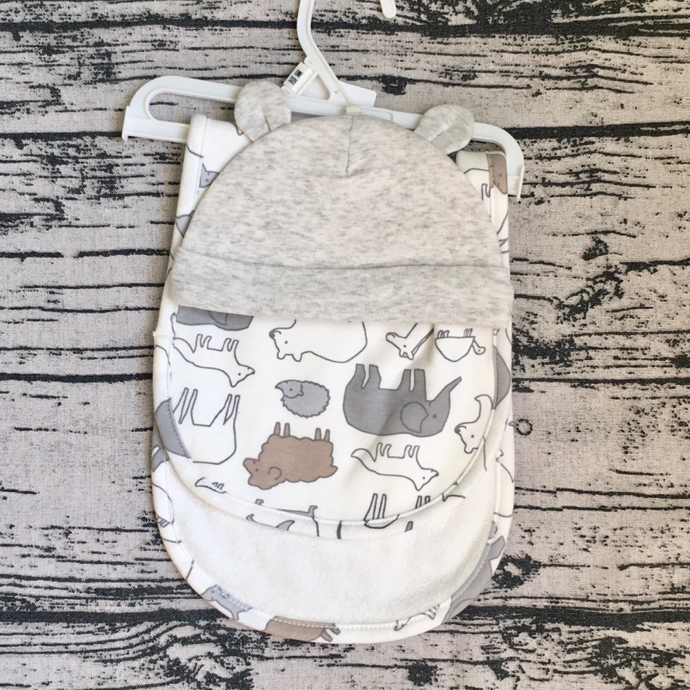 Carter’s 2 piece set includes burp cloth and cap - Picture 2 of 4